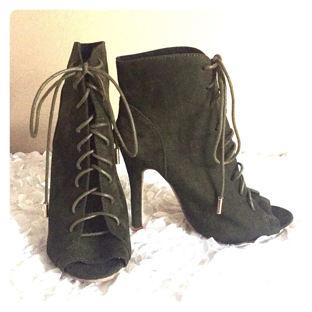 Army green lace‎ up heeled booties!